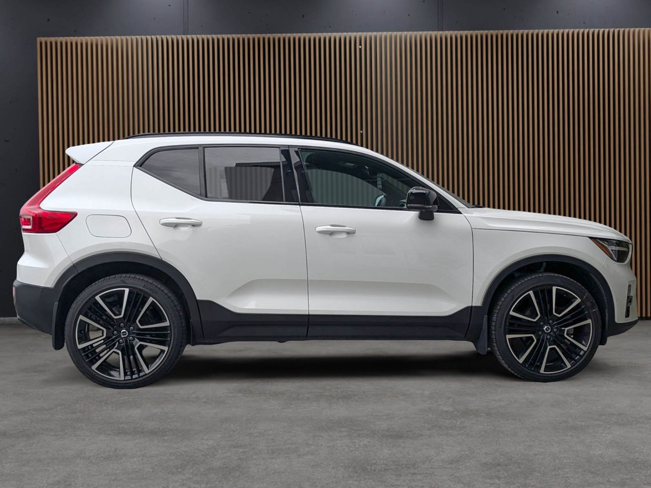 Volvo XC40 B5 AWD Ultra Dark Theme 2025-6