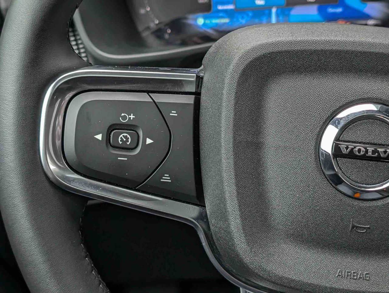 Volvo XC40 B5 AWD Ultra Dark Theme 2025-16