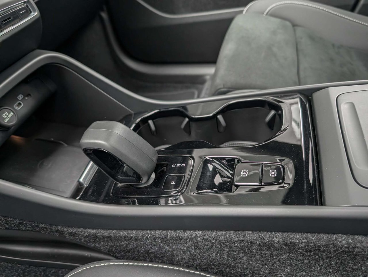 Volvo XC40 B5 AWD Ultra Dark Theme 2025-14