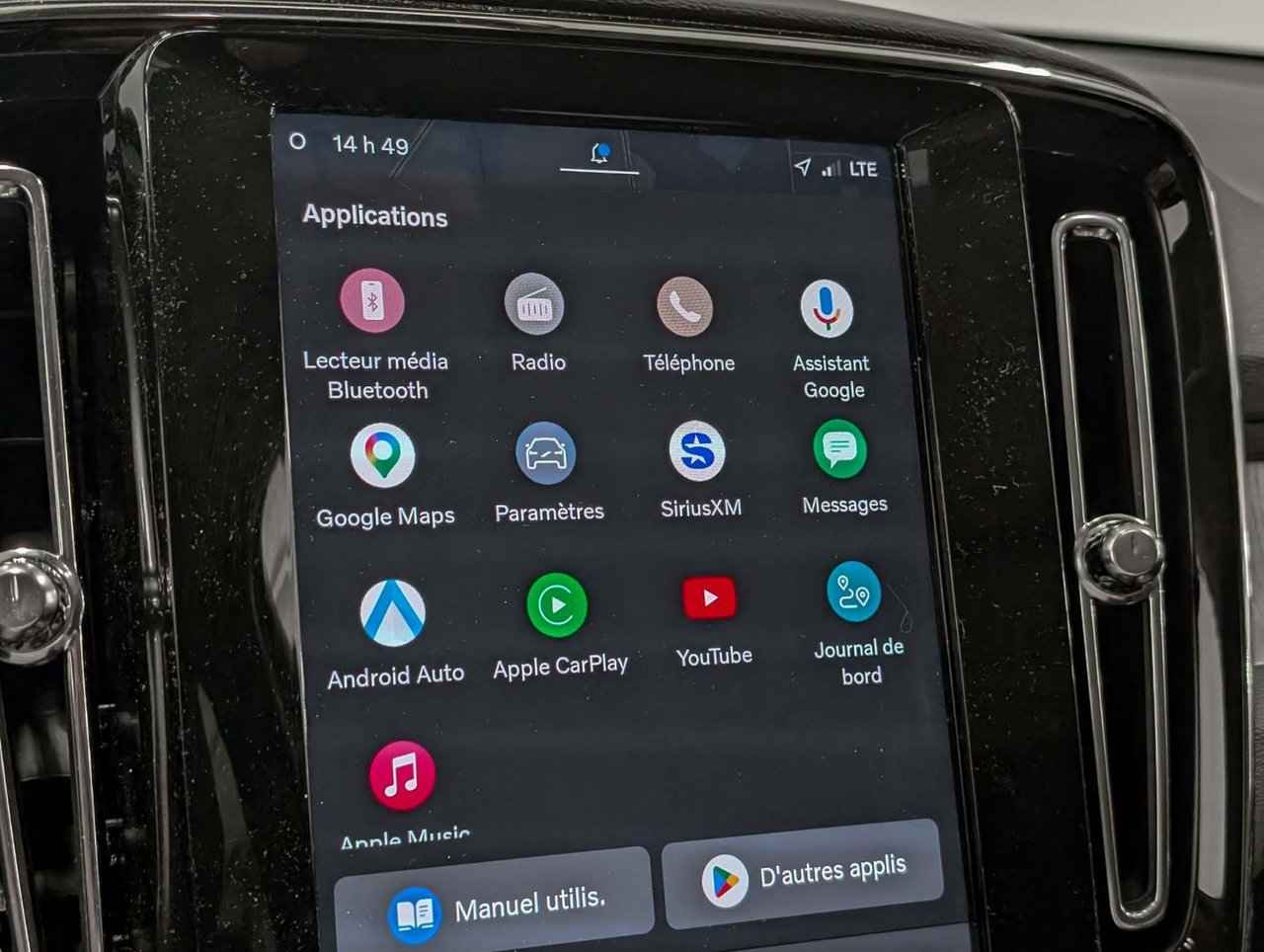 Volvo XC40 B5 AWD Plus Dark Theme 2025-16
