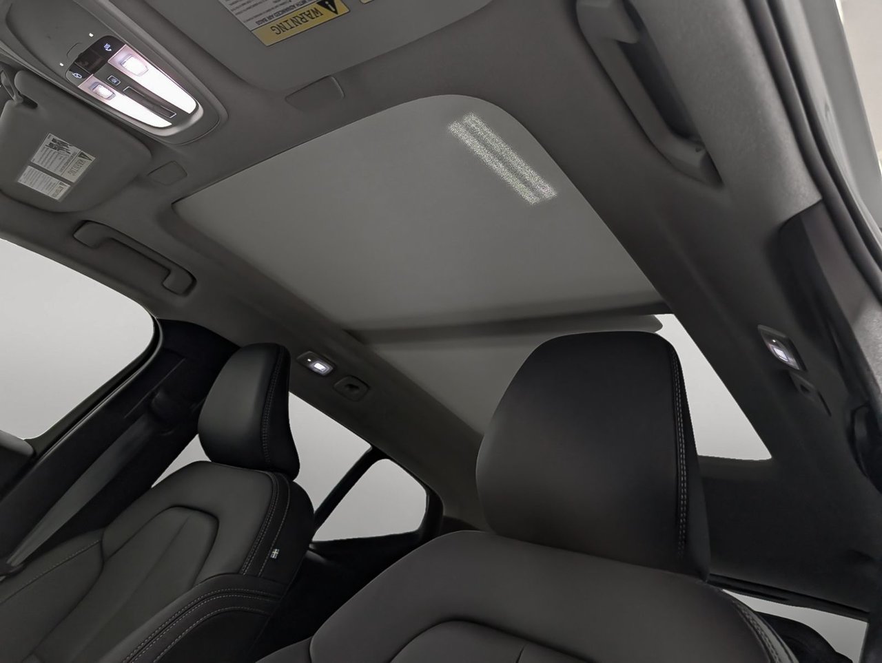 Volvo XC40 B5 AWD Plus Dark Theme 2025-9