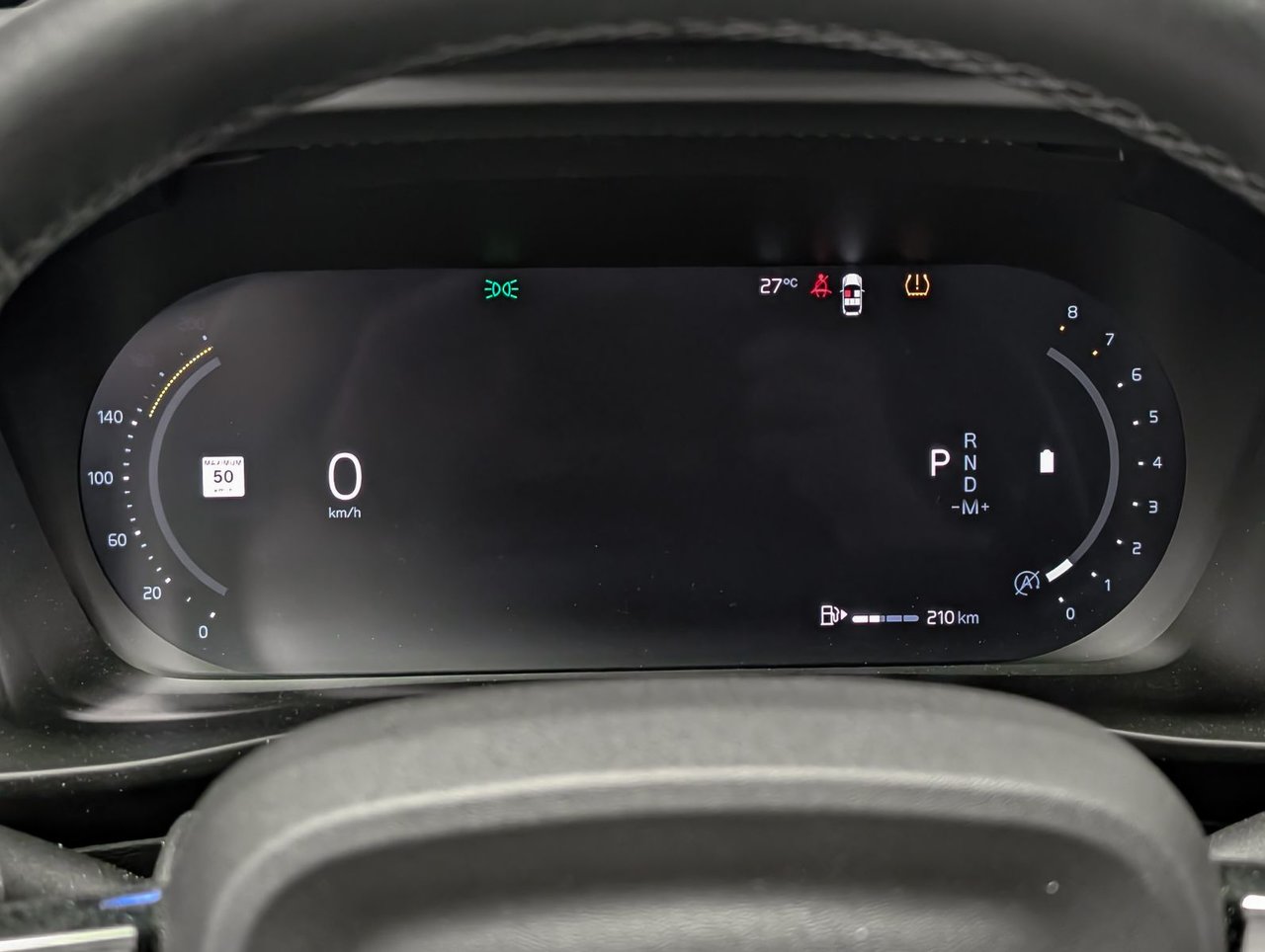 Volvo XC40 B5 AWD Plus Dark Theme 2025-24