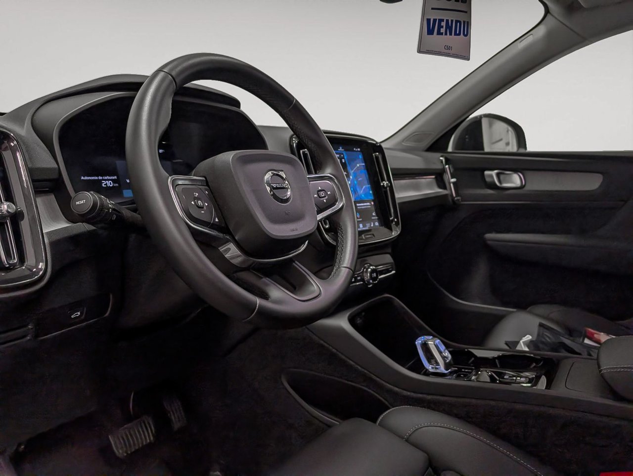 Volvo XC40 B5 AWD Plus Dark Theme 2025-7
