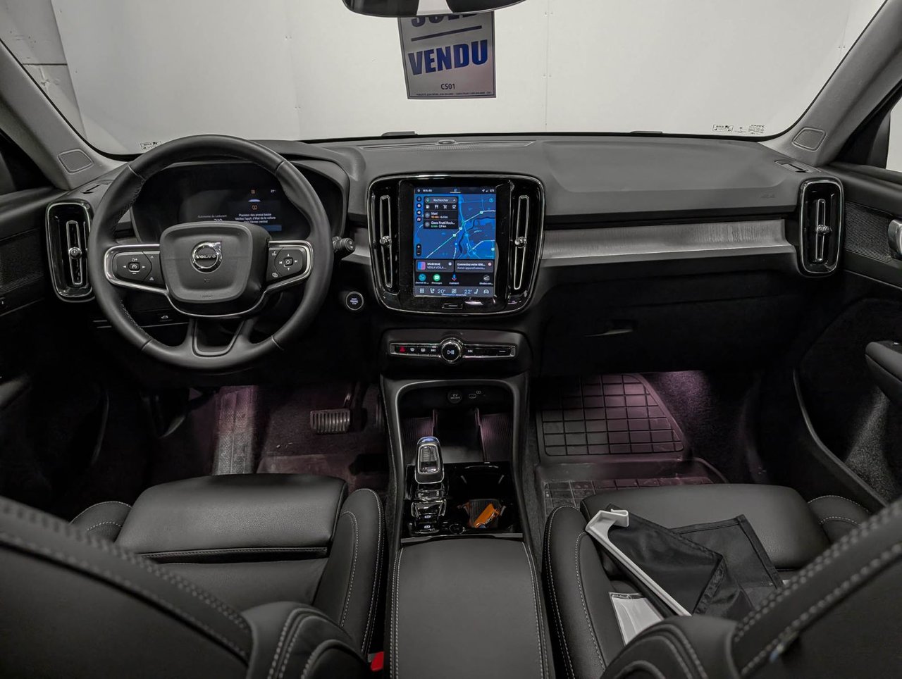 Volvo XC40 B5 AWD Plus Dark Theme 2025-12