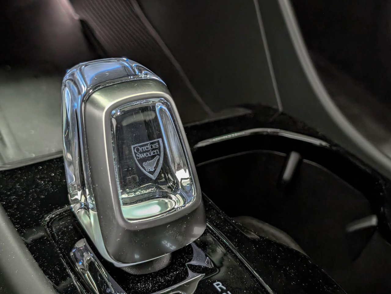 Volvo XC40 B5 AWD Plus Dark Theme 2025-25