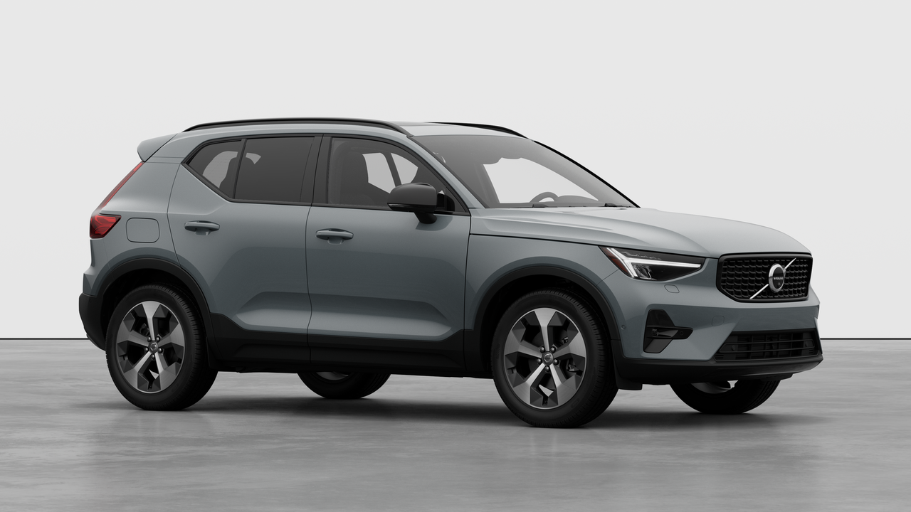 Volvo XC40 B5 AWD Plus Dark Theme 2026-2