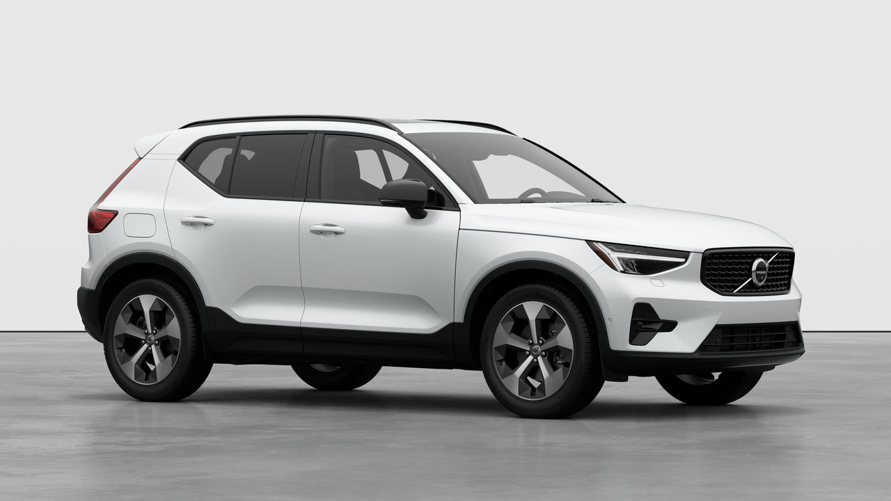 2026 Volvo XC40 B5 AWD Plus Dark Theme-2