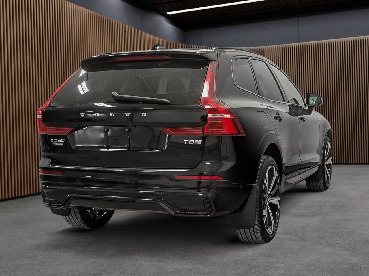 2025 Volvo XC60 Plug-In Hybrid T8 AWD Ultra Dark Theme-6