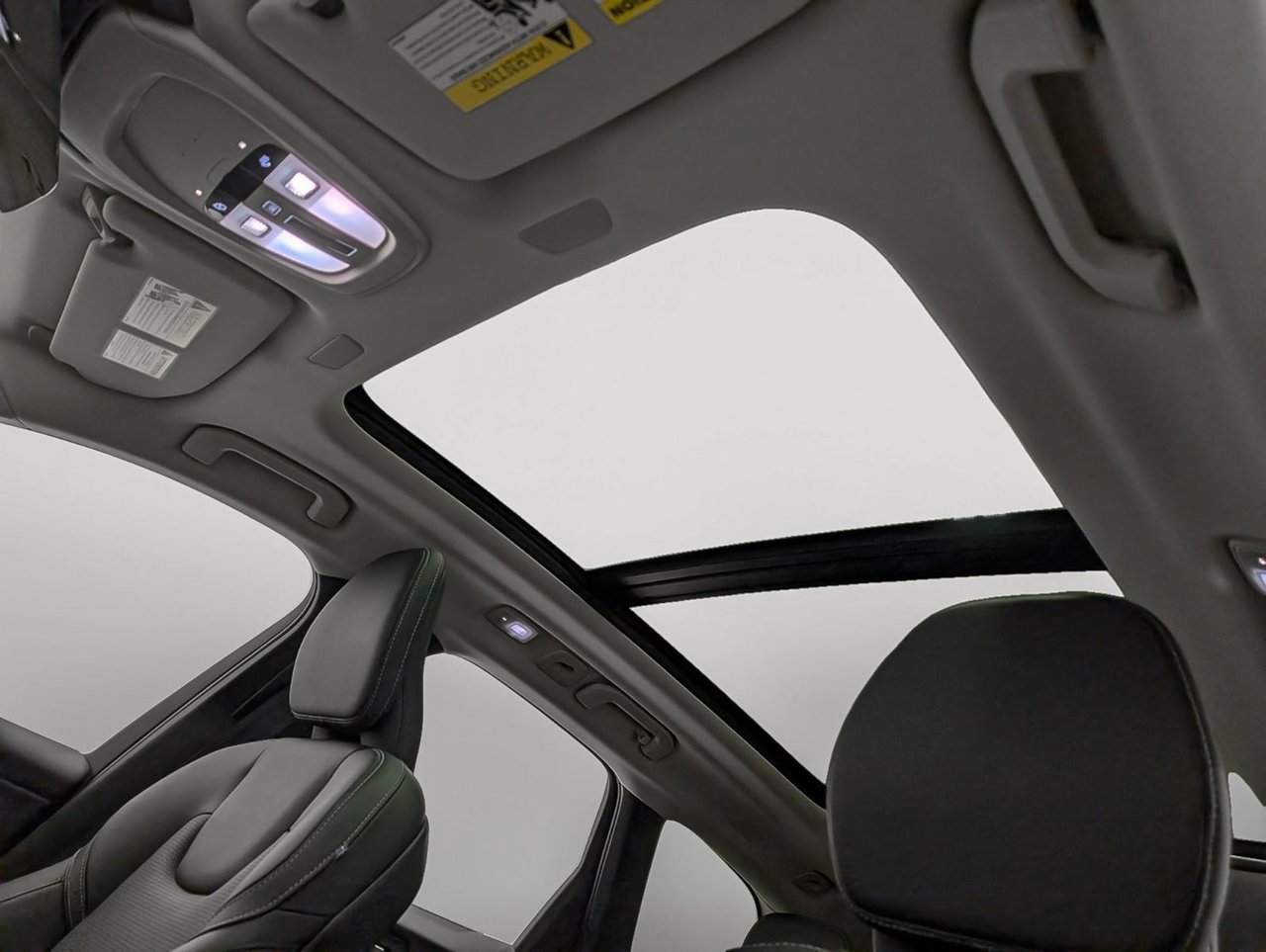 2025 Volvo XC60 Plug-In Hybrid T8 AWD Ultra Dark Theme-9