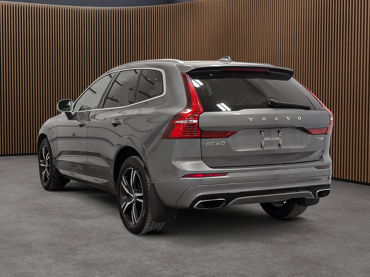 2019 Volvo XC60 T8 eAWD R-Design-4