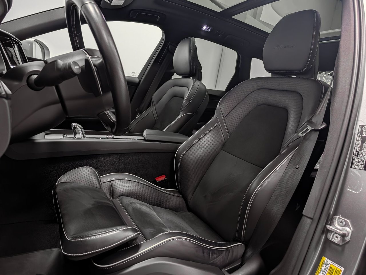 2019 Volvo XC60 T8 eAWD R-Design-8
