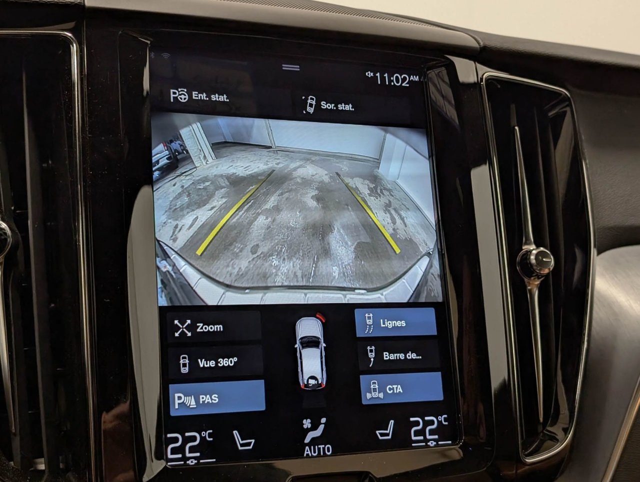 2019 Volvo XC60 T6 AWD Momentum-24