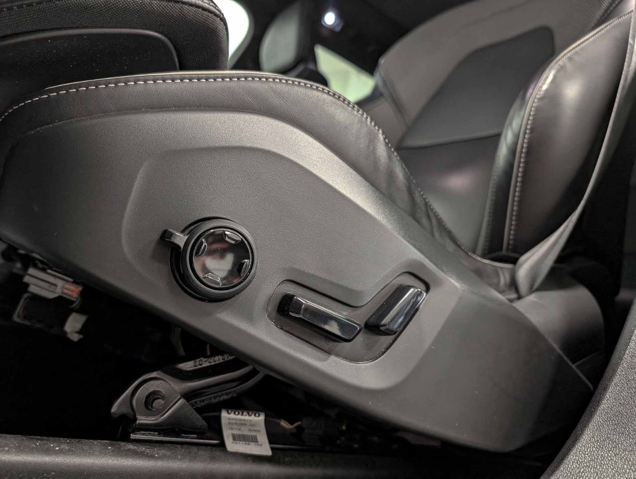 2020 Volvo XC60 T8 eAWD R-Design-12