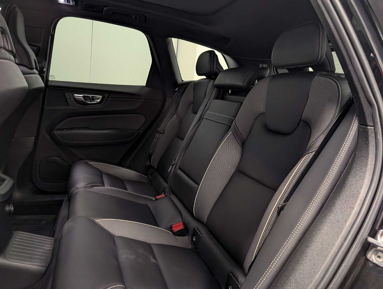 2020 Volvo XC60 T8 eAWD R-Design-9