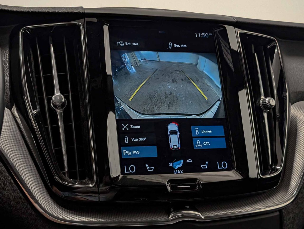 2020 Volvo XC60 T8 eAWD R-Design-17