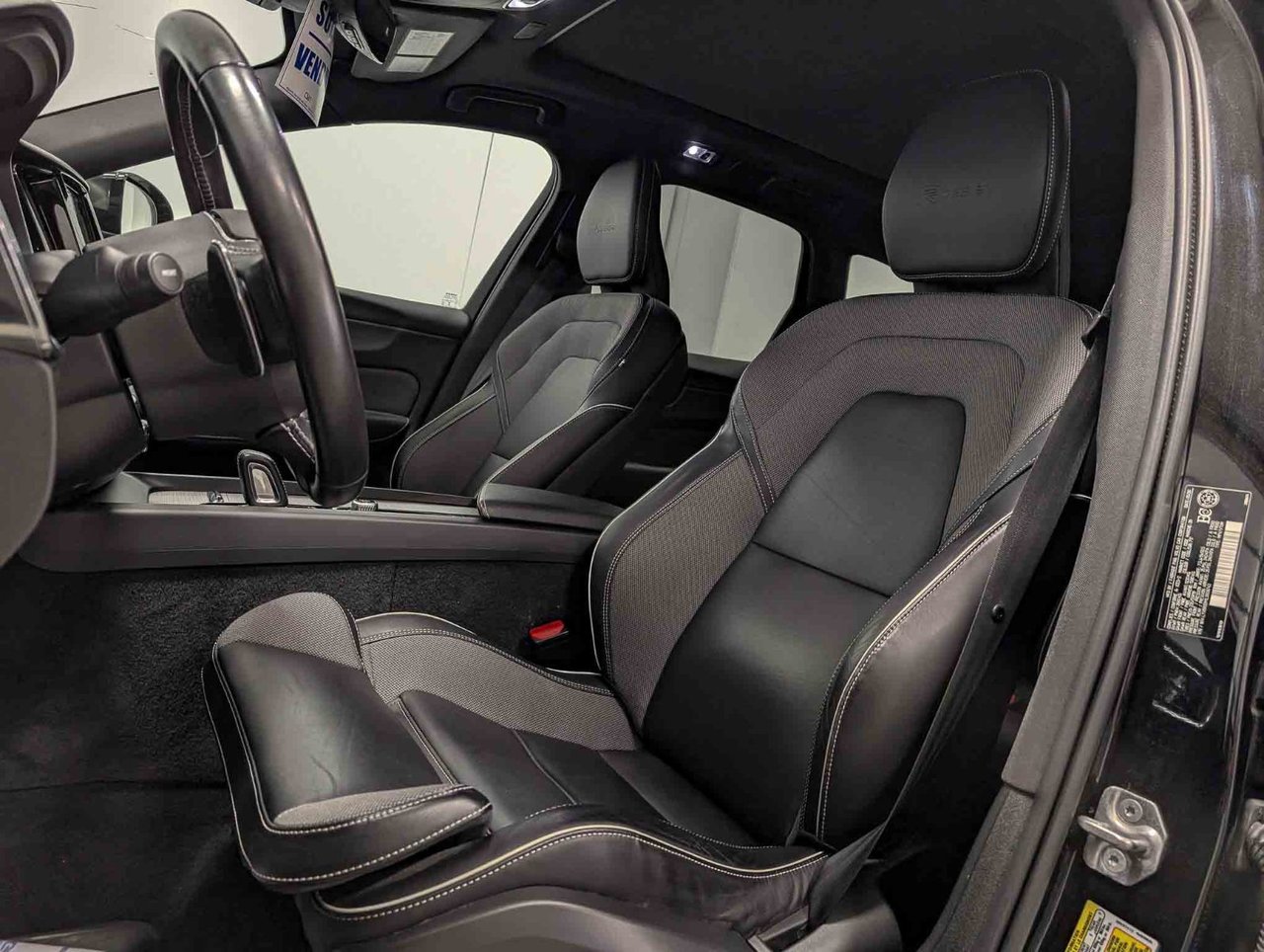 2020 Volvo XC60 T8 eAWD R-Design-8