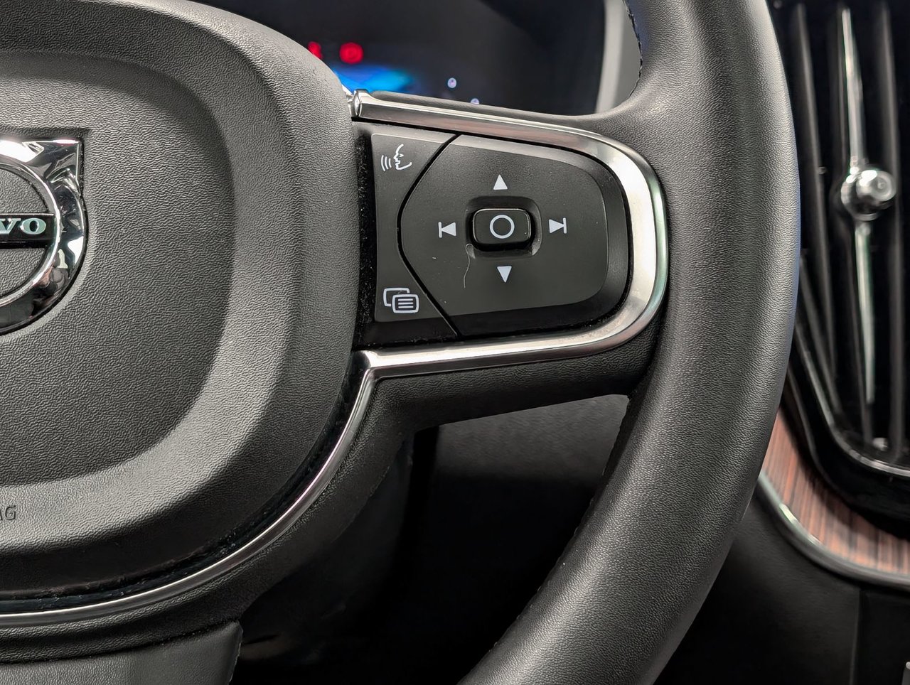 2022 Volvo XC60 Recharge Inscription Expression-18