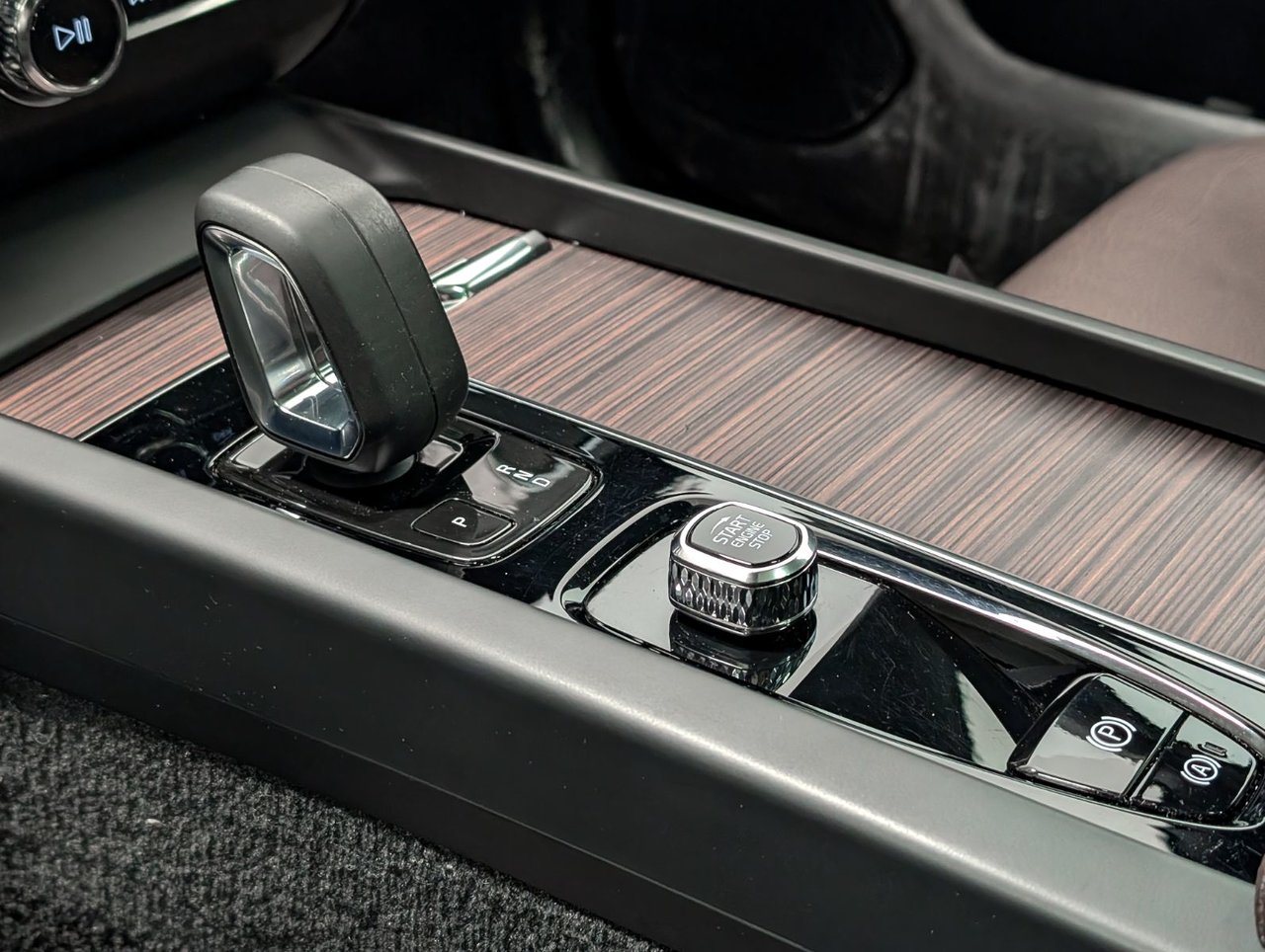 2022 Volvo XC60 Recharge Inscription Expression-17