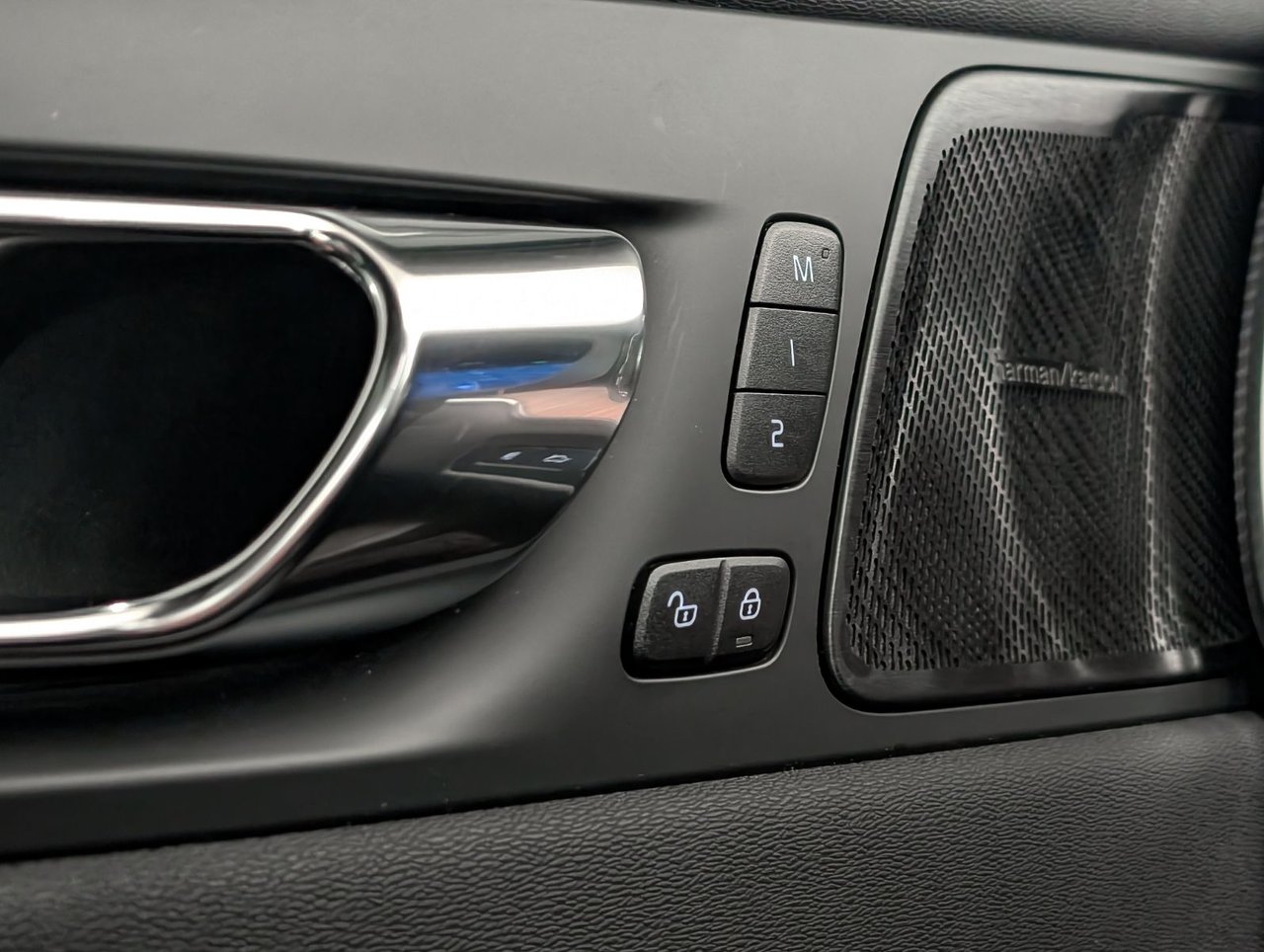 2022 Volvo XC60 Recharge Inscription Expression-22