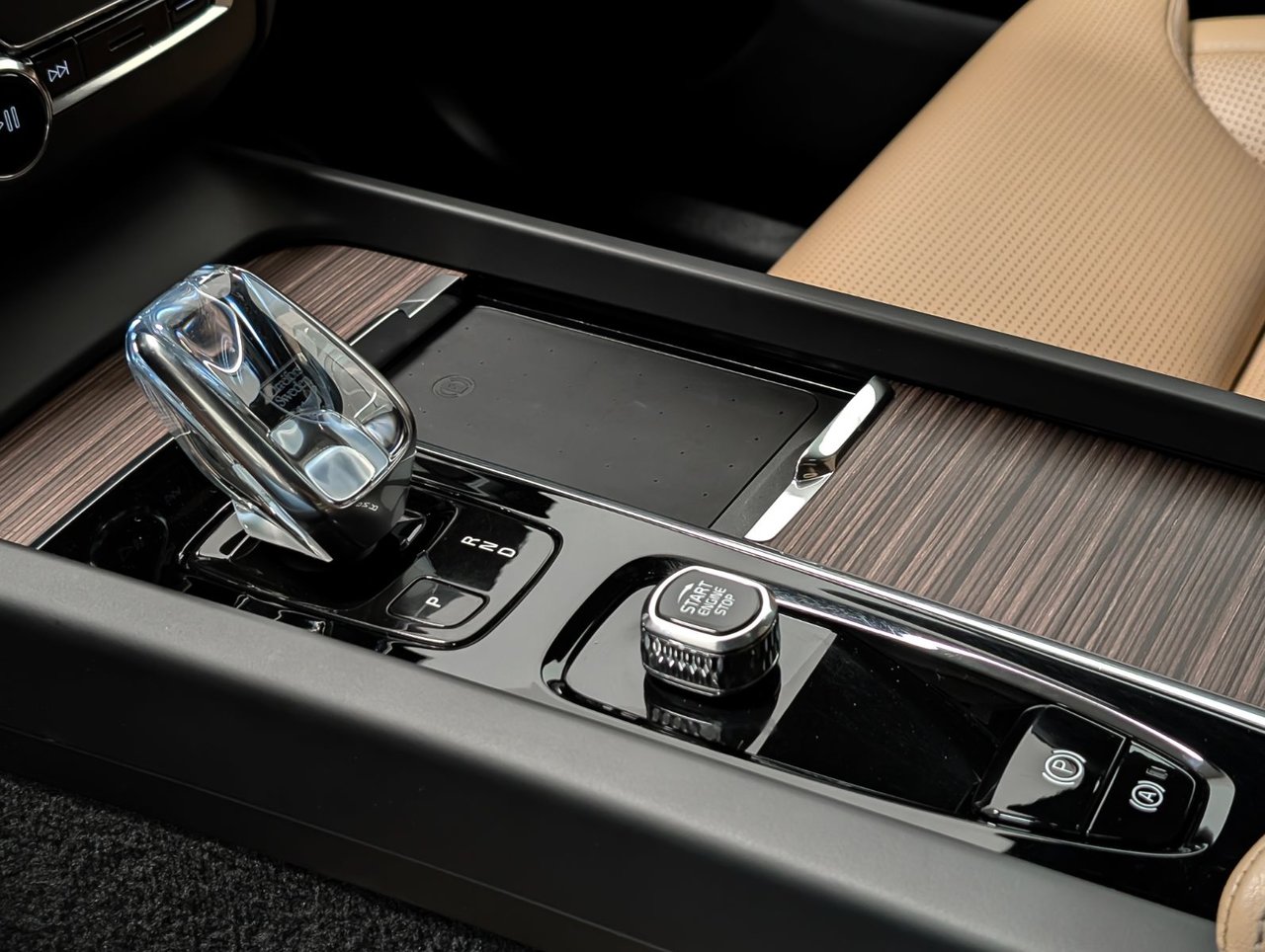 2022 Volvo XC60 B5 AWD Momentum-15