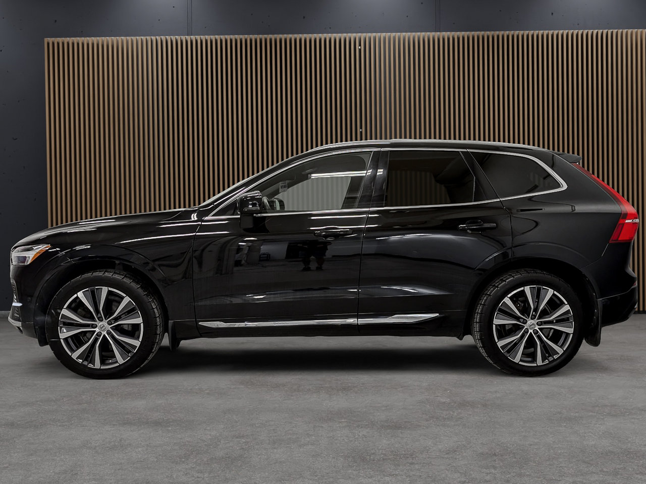 2022 Volvo XC60 B5 AWD Momentum-1