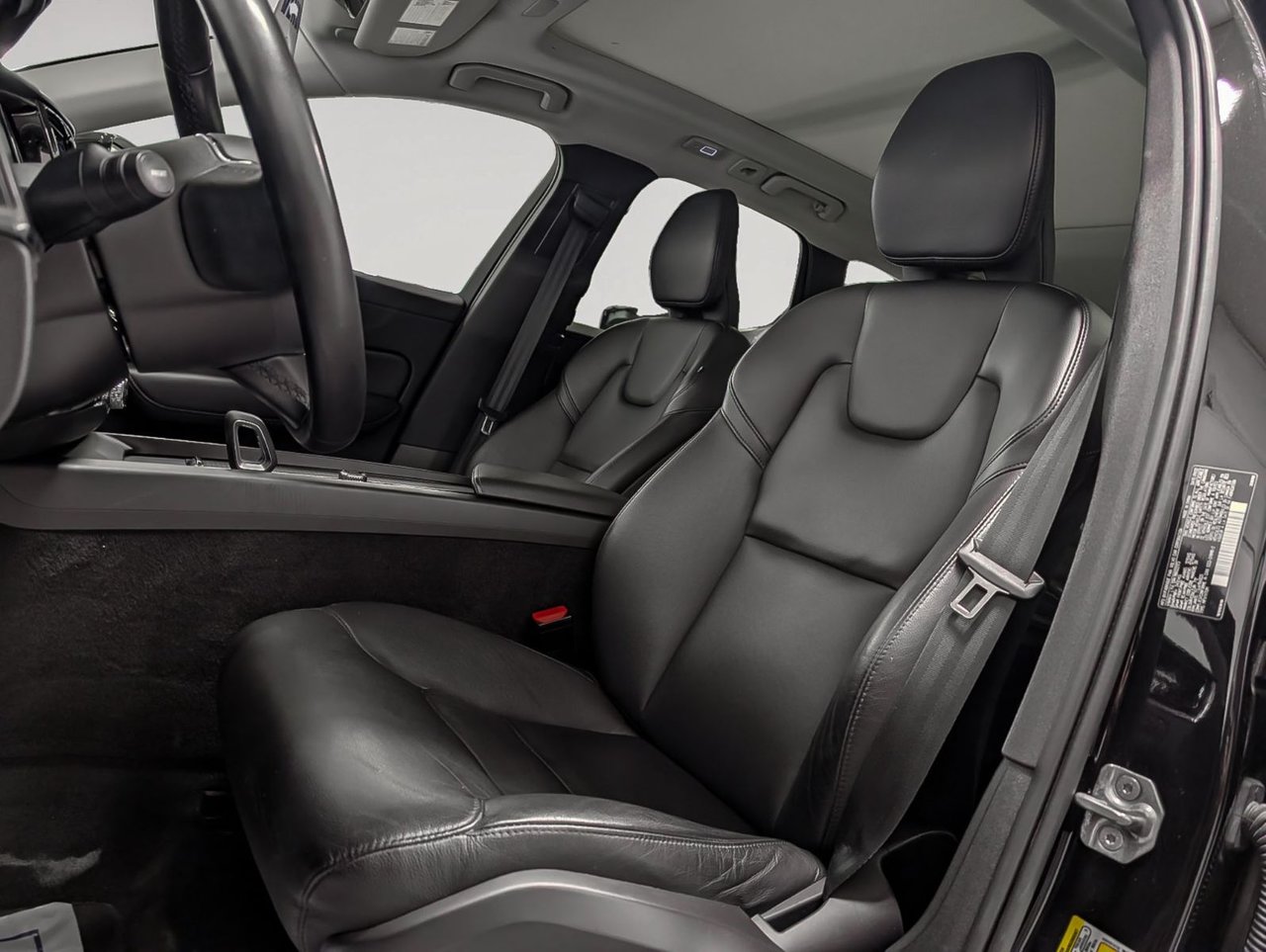 Volvo XC60 B5 AWD Momentum 2022-8