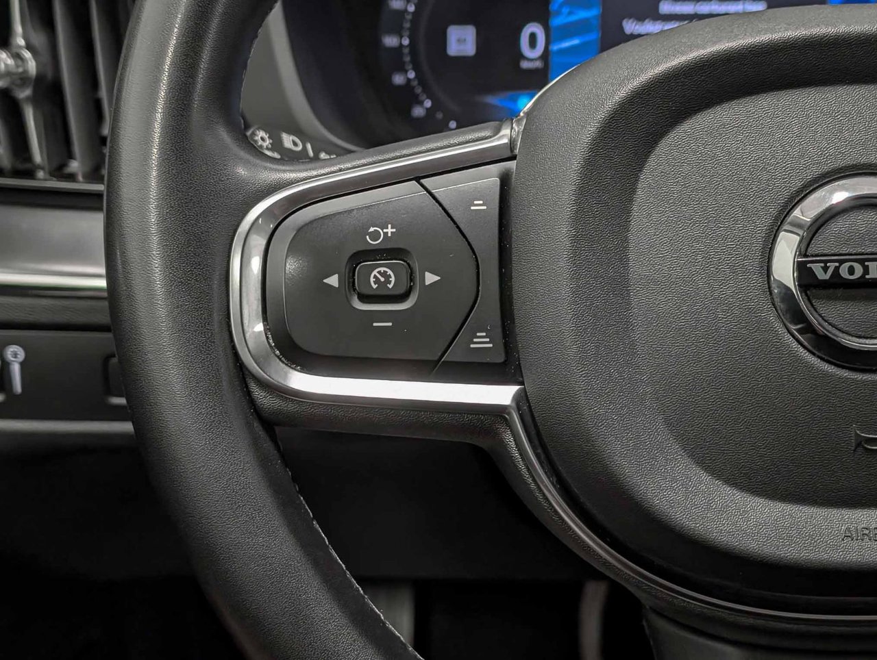 Volvo XC60 B5 AWD Momentum 2022-18