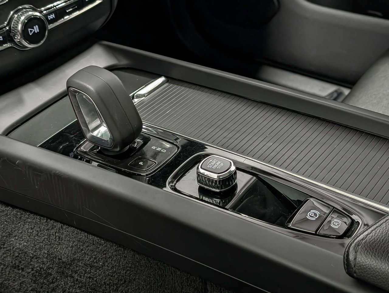 Volvo XC60 B5 AWD Momentum 2022-15