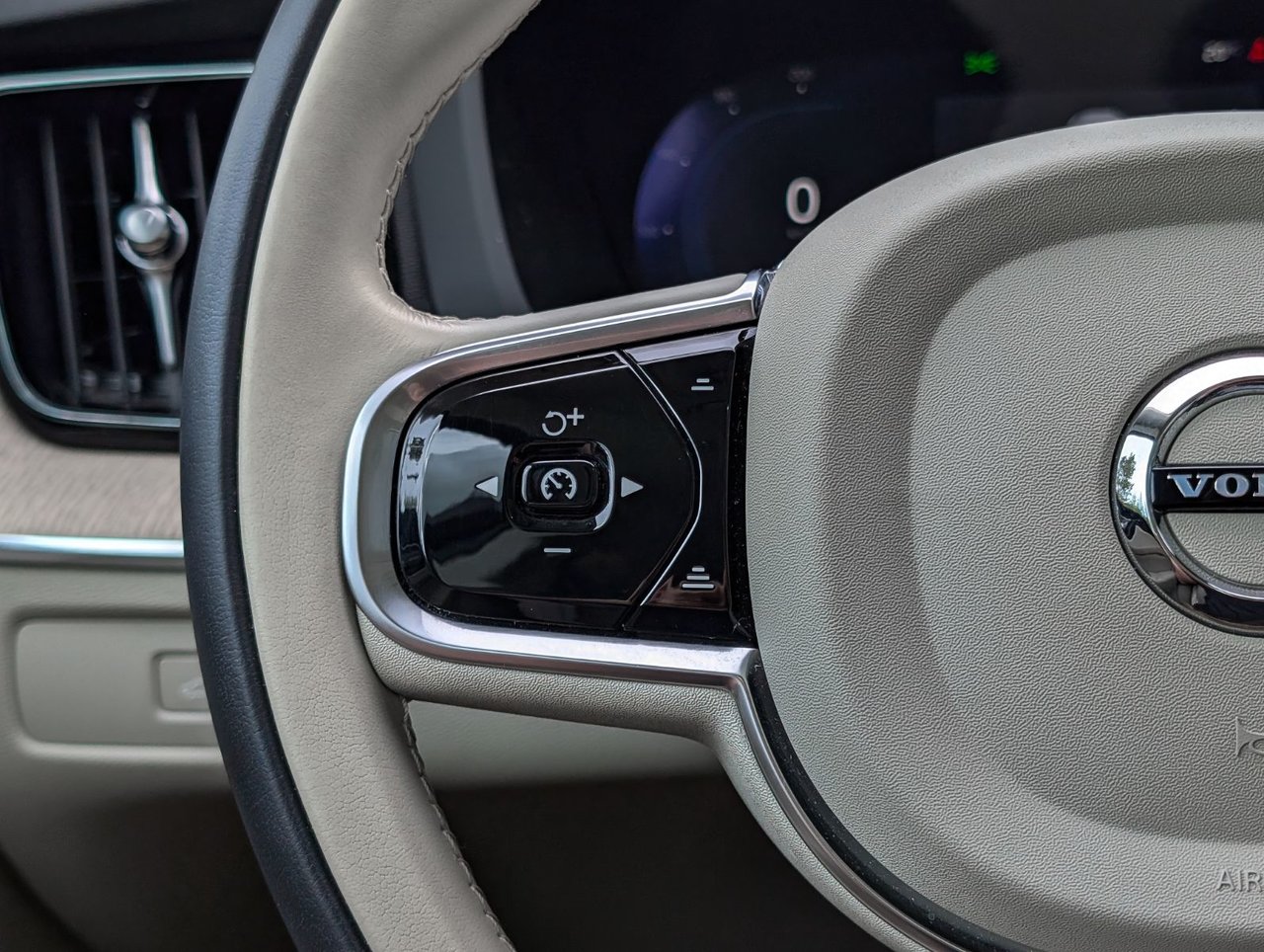 Volvo XC60 B6 AWD Plus - Bright 2023-22