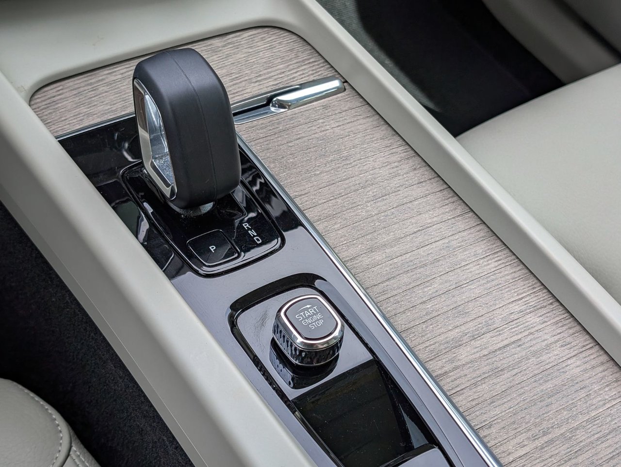 Volvo XC60 B6 AWD Plus - Bright 2023-19