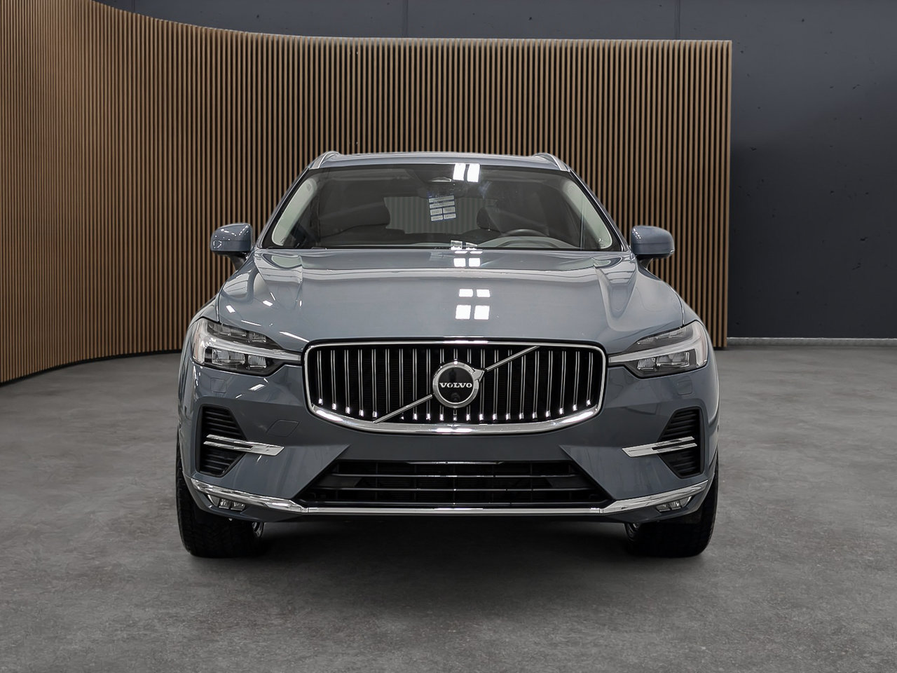 2023 Volvo XC60 B6 AWD Plus - Bright-1