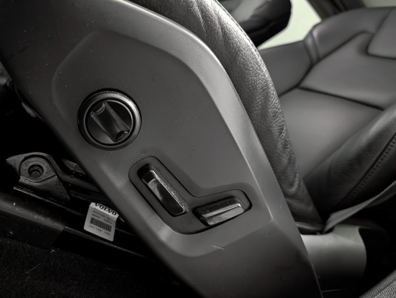 2023 Volvo XC60 B6 AWD Plus - Bright-9