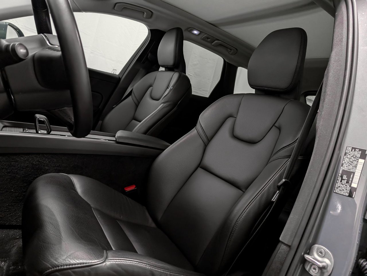 2023 Volvo XC60 B6 AWD Plus - Bright-8