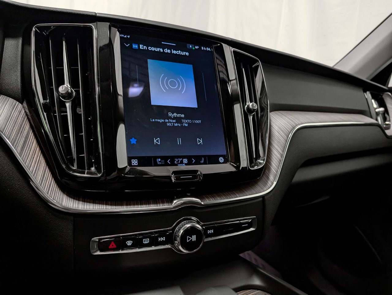 2023 Volvo XC60 B6 AWD Plus - Bright-13