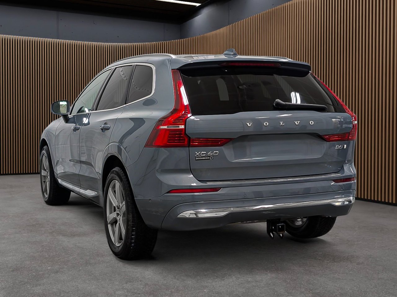 2023 Volvo XC60 B6 AWD Plus - Bright-3