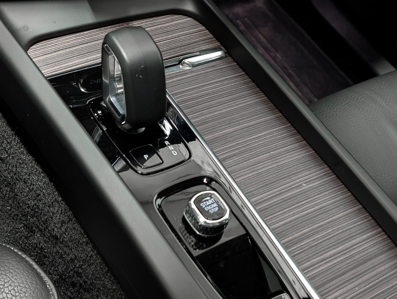 2023 Volvo XC60 B6 AWD Plus - Bright-17