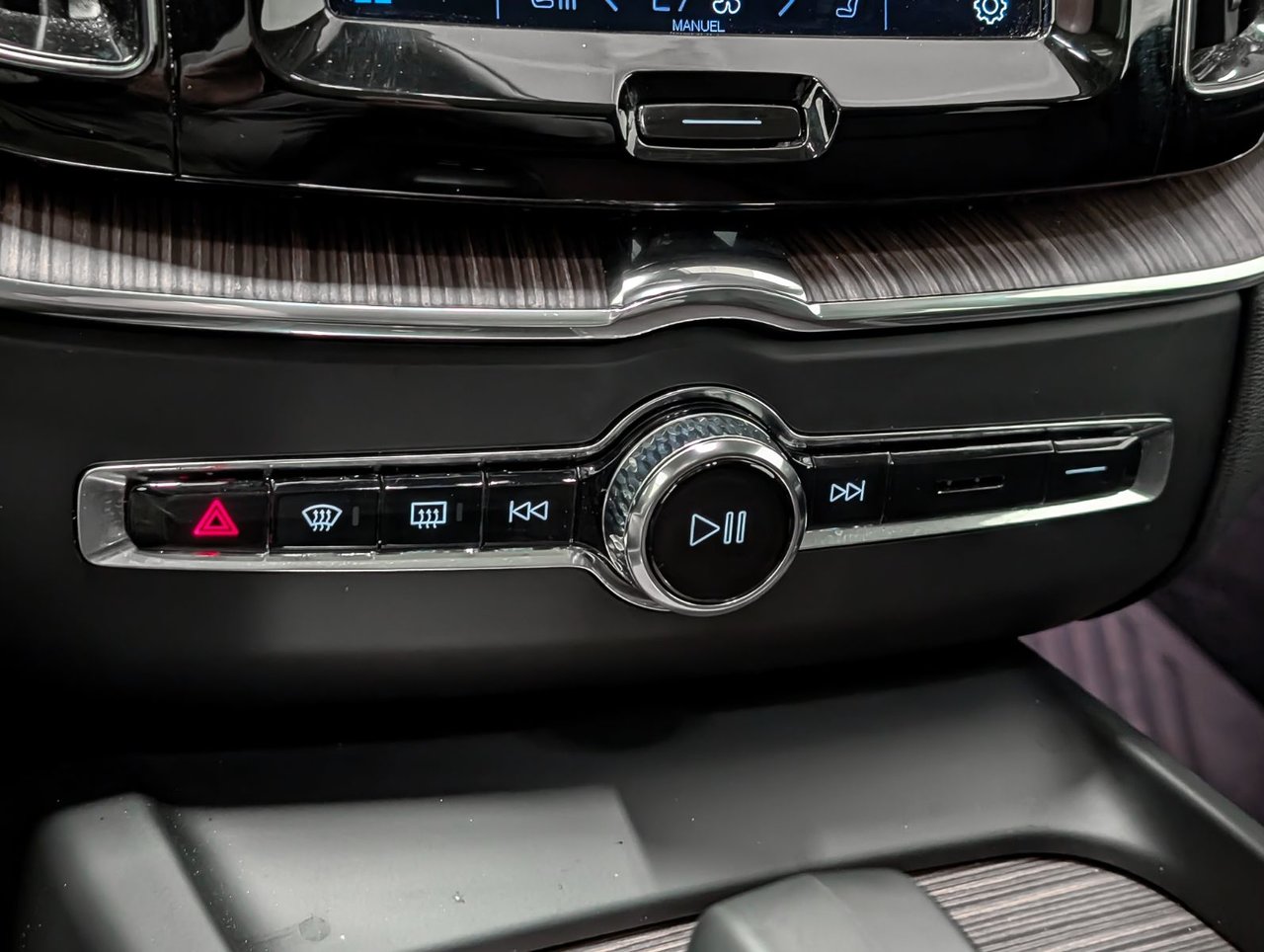 2023 Volvo XC60 B6 AWD Plus - Bright-16