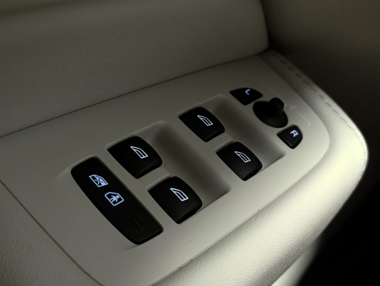 Volvo XC60 B6 AWD Plus - Dark 2023-22