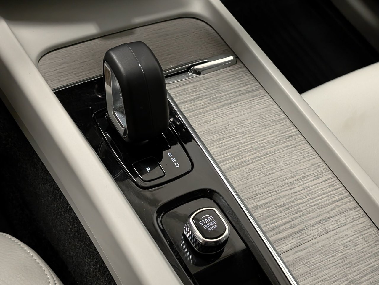 Volvo XC60 B6 AWD Plus - Dark 2023-18