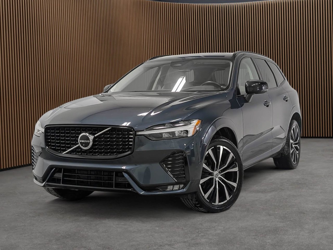 2023 Volvo XC60 B6 AWD Plus - Dark-0