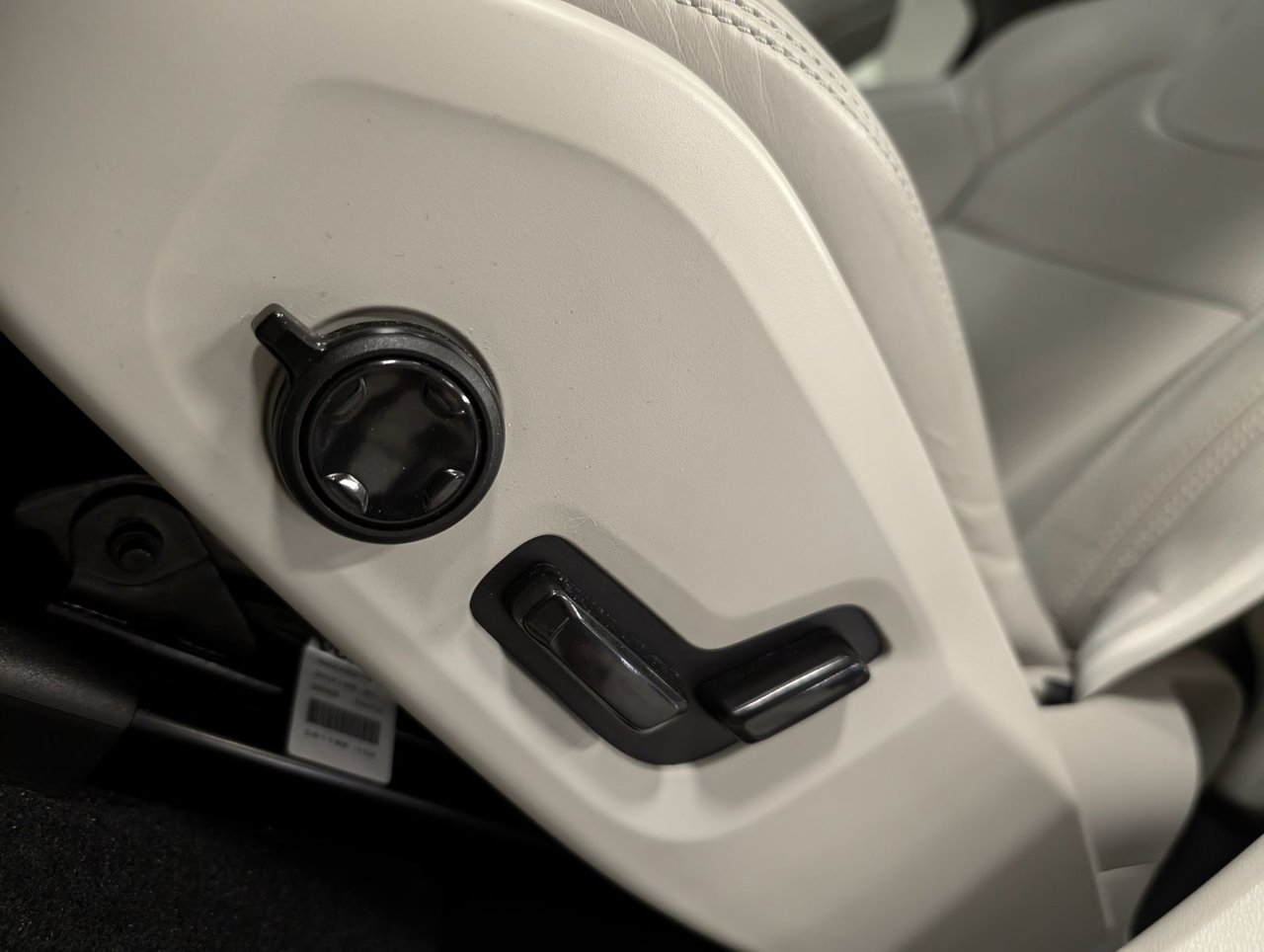 2023 Volvo XC60 B6 AWD Ultimate - Bright-9