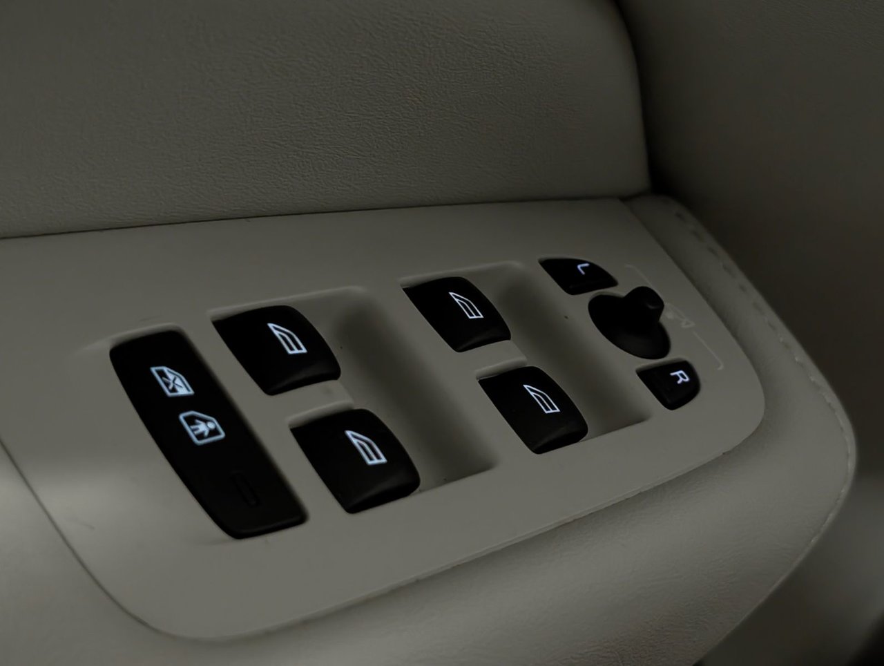 2023 Volvo XC60 B6 AWD Ultimate - Bright-18