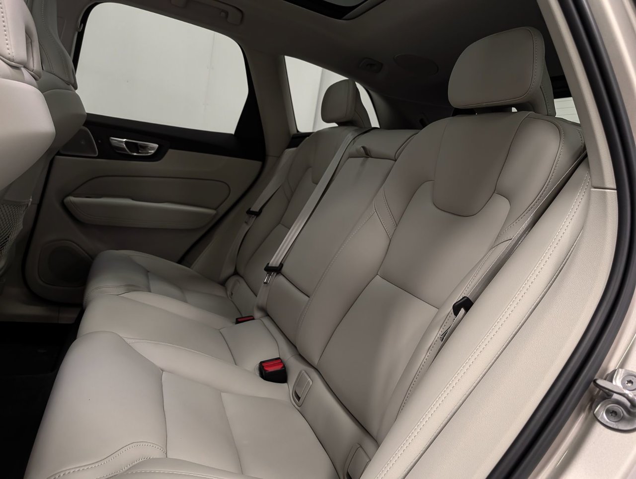 2023 Volvo XC60 B6 AWD Ultimate - Bright-10