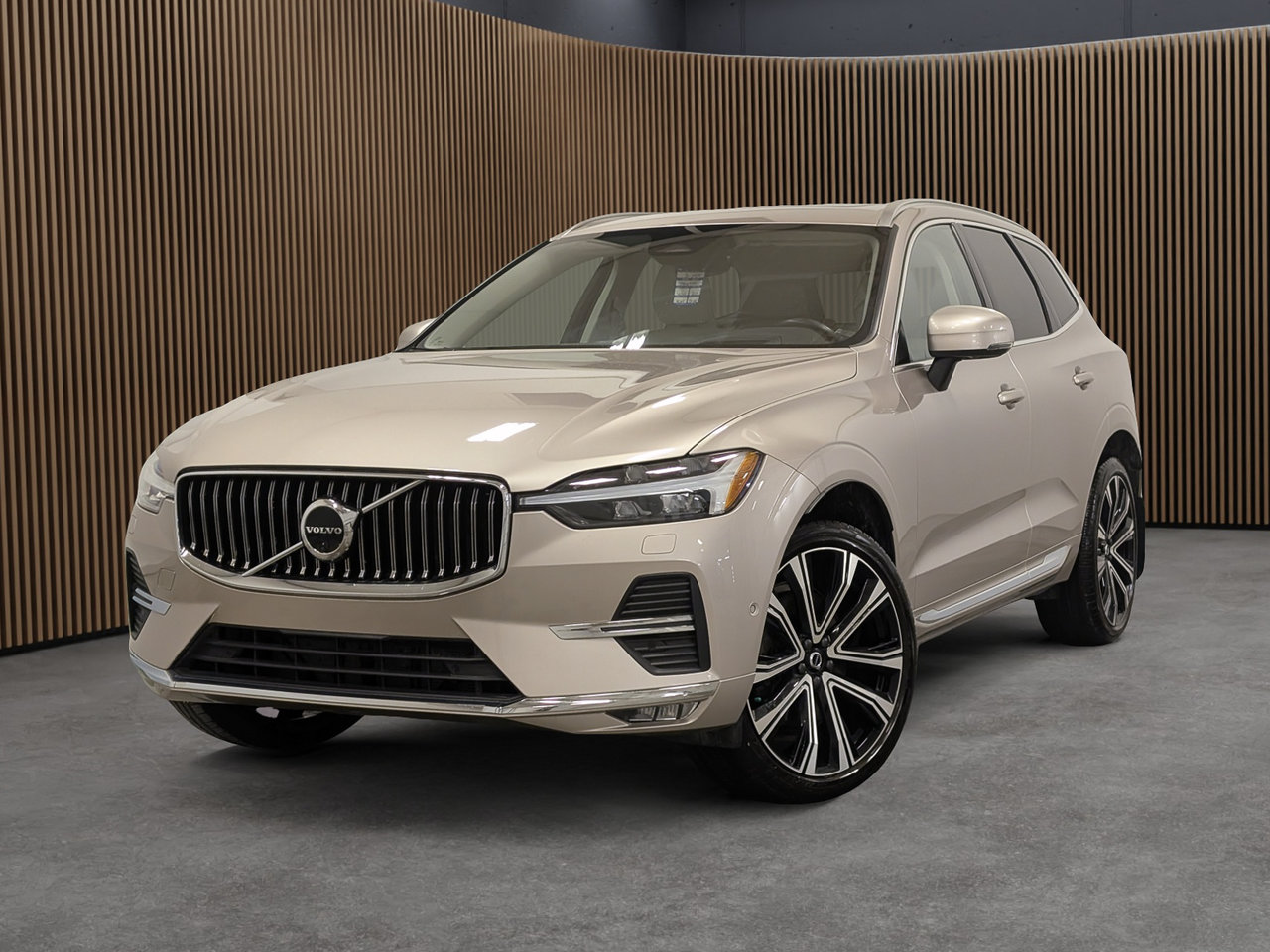2023 Volvo XC60 B6 AWD Ultimate - Bright-0
