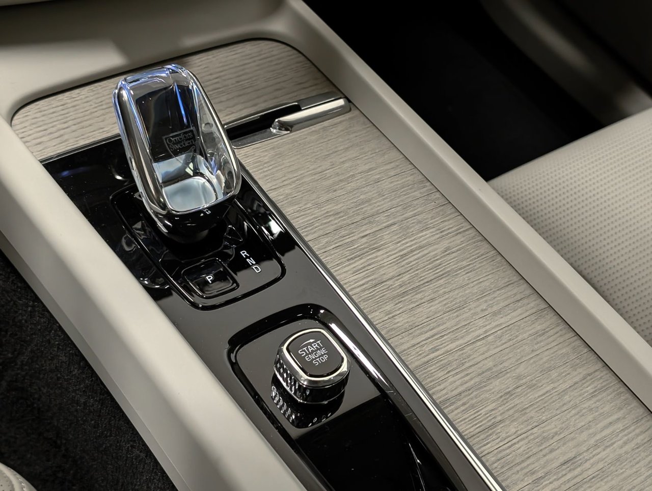 2023 Volvo XC60 B6 AWD Ultimate - Bright-17