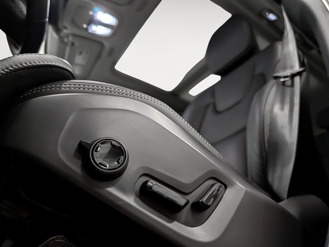 2023 Volvo XC60 B6 AWD Ultimate - Dark-9