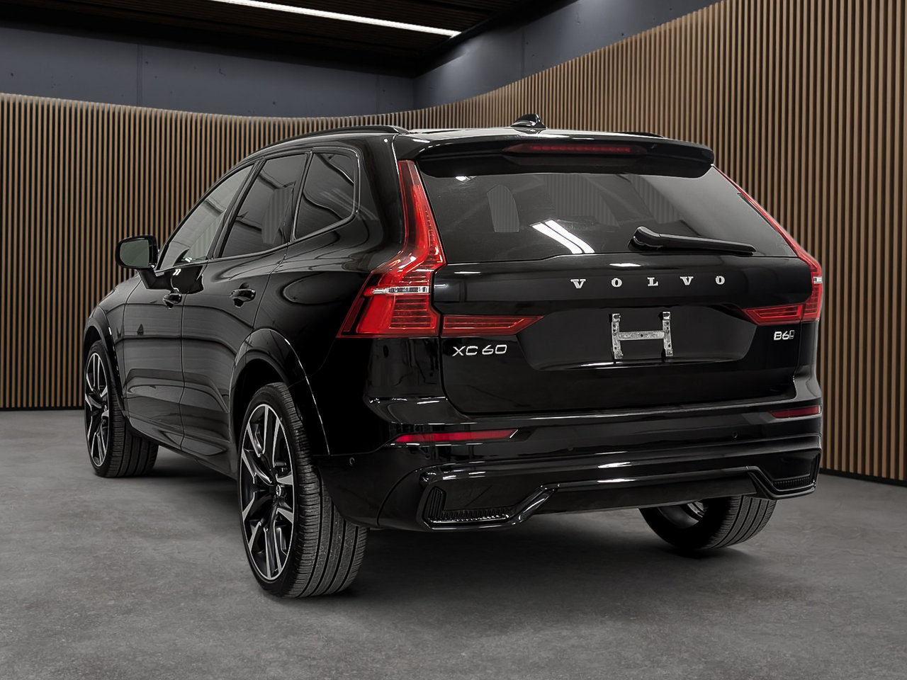 2023 Volvo XC60 B6 AWD Ultimate - Dark-4