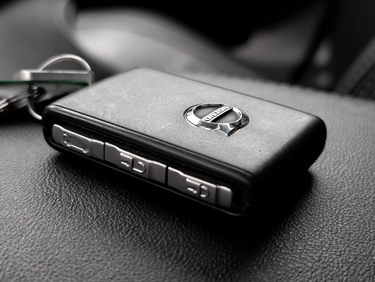 2023 Volvo XC60 B6 AWD Ultimate - Dark-24