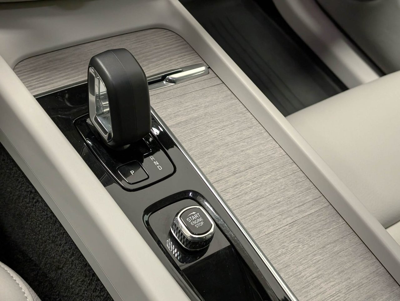 2023 Volvo XC60 Recharge Plus - Bright-18