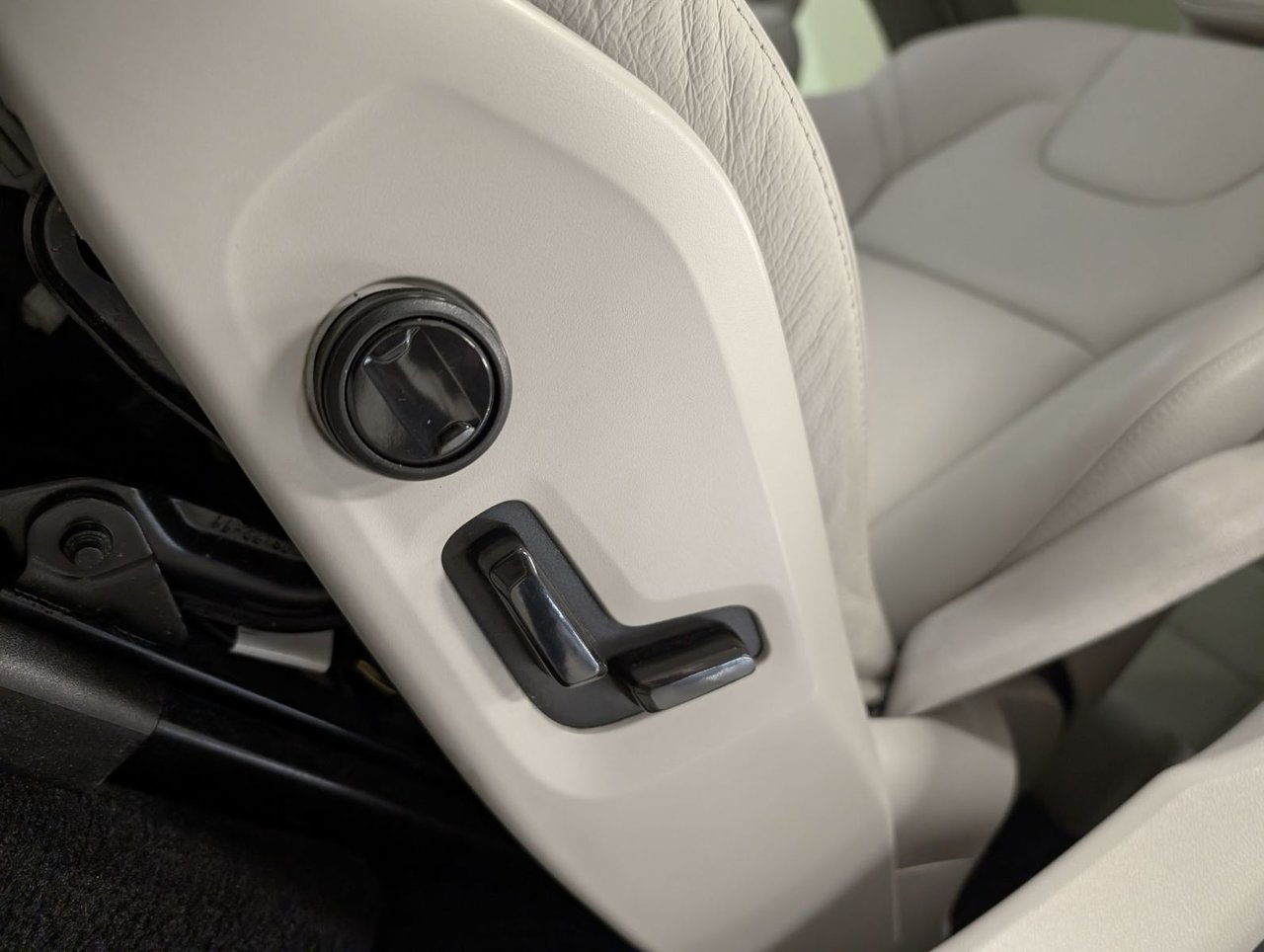 2023 Volvo XC60 Recharge Plus - Bright-10